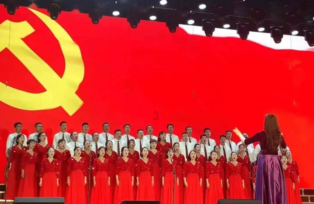 大佬们，谁能帮我把这背影调到中间来？游戏画面