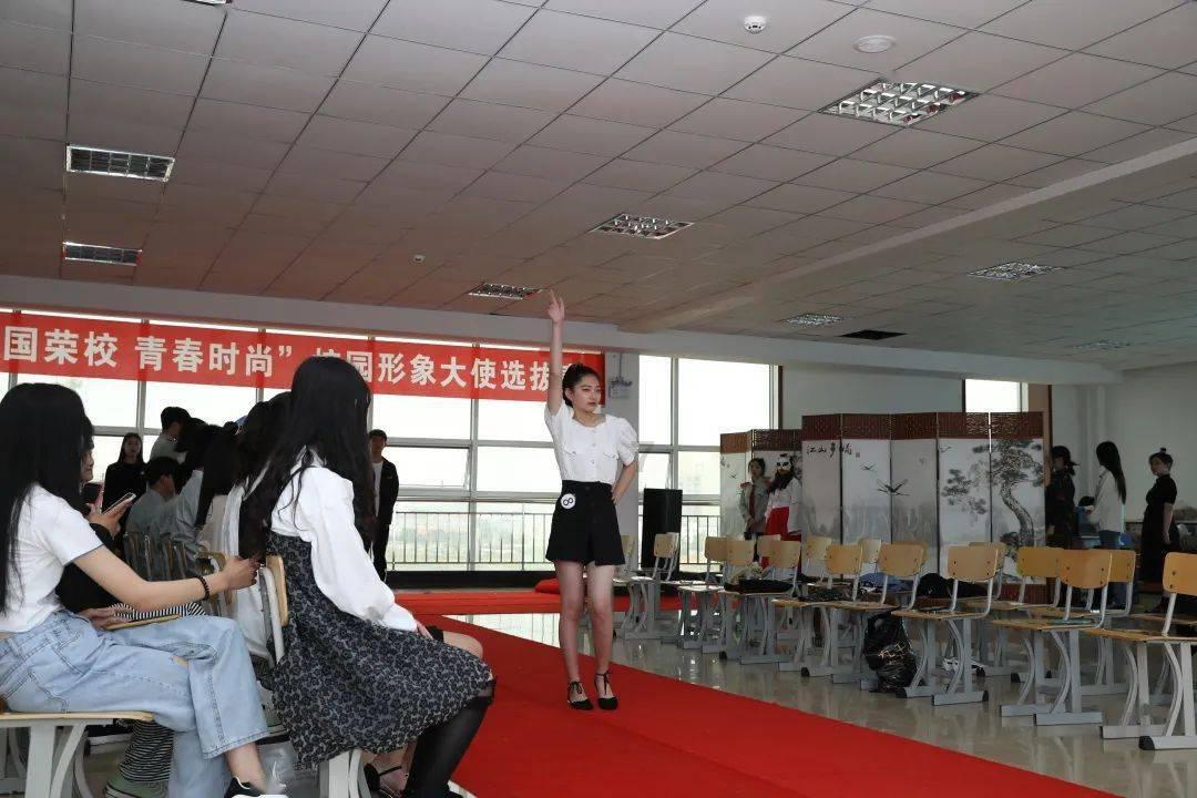 【迎接全省两会】民族团结奏和音 幸福之花挂枝头