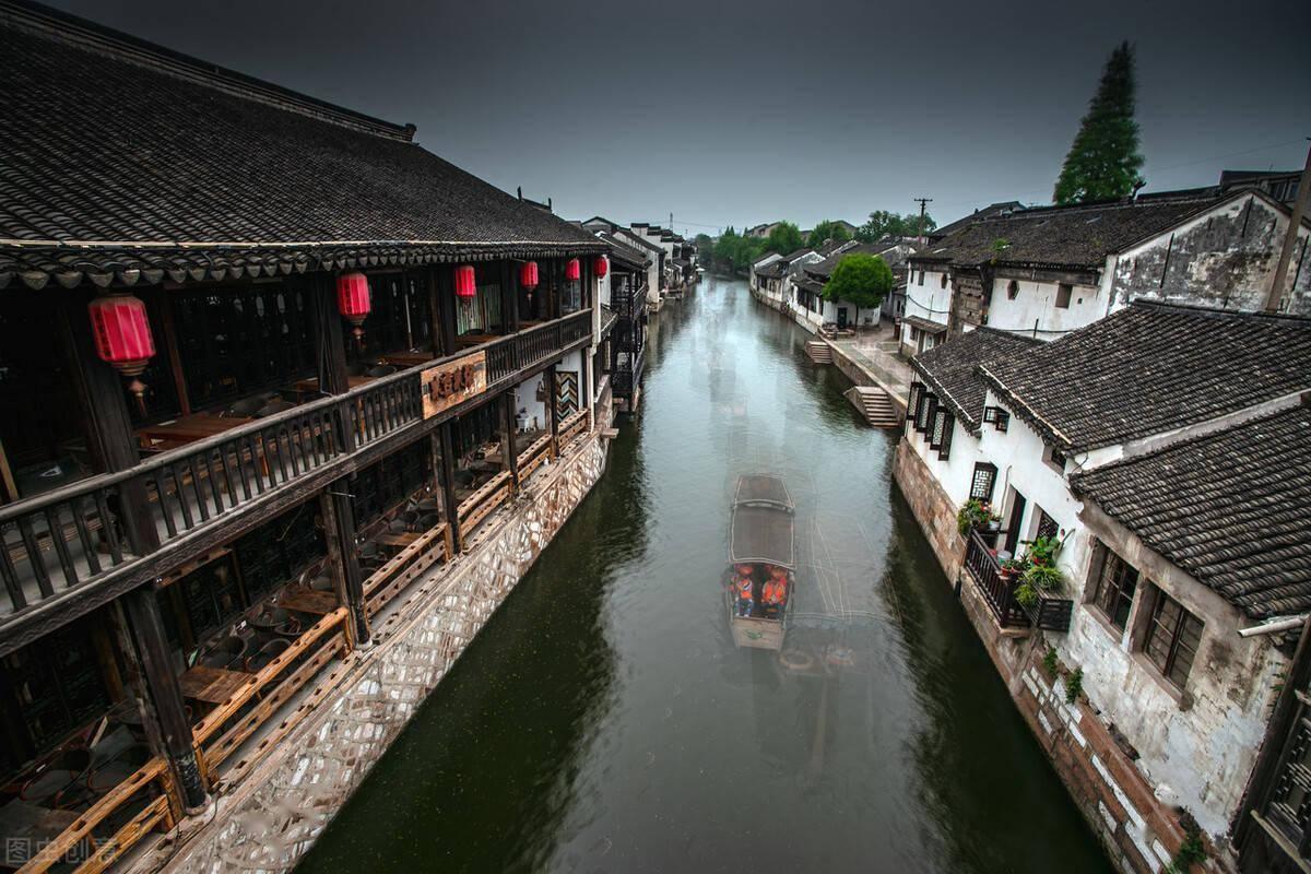 外卖员与保安发生口角，倒地后被拖拽并拍打面部